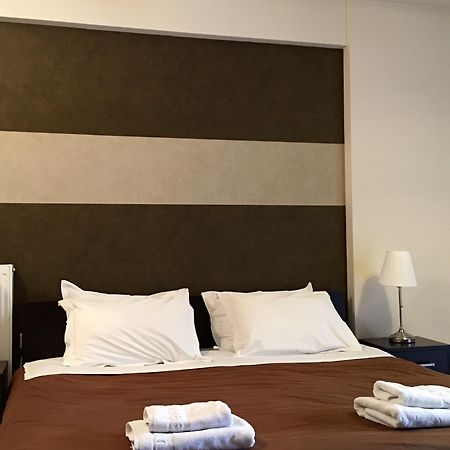 Mc Queen Rooms & Apartments Atene Esterno foto