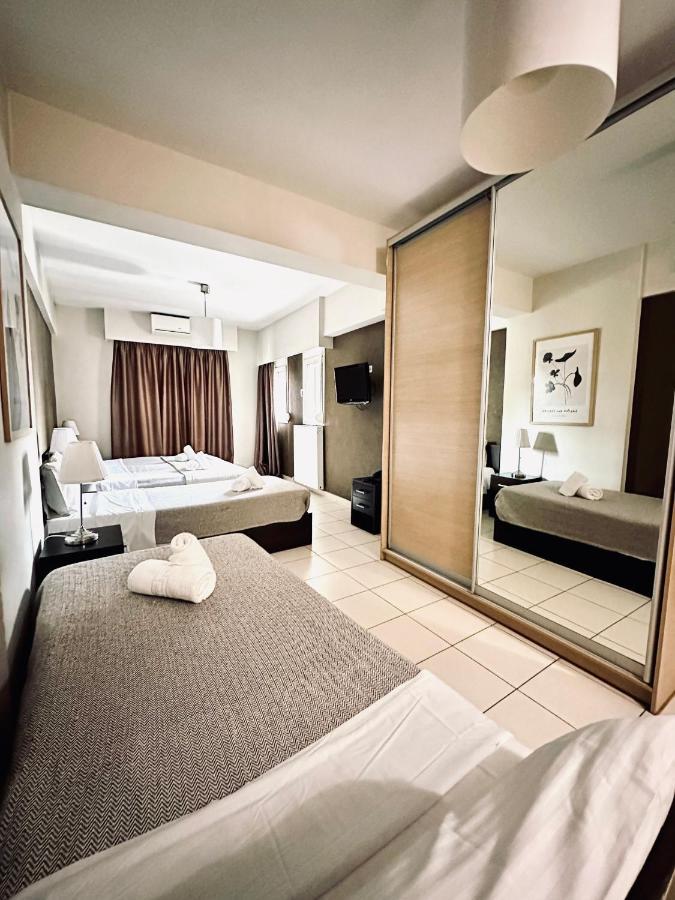 Mc Queen Rooms & Apartments Atene Esterno foto