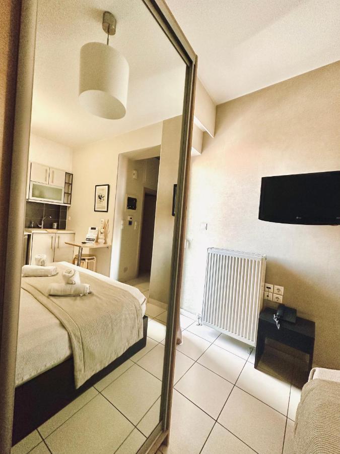 Mc Queen Rooms & Apartments Atene Esterno foto