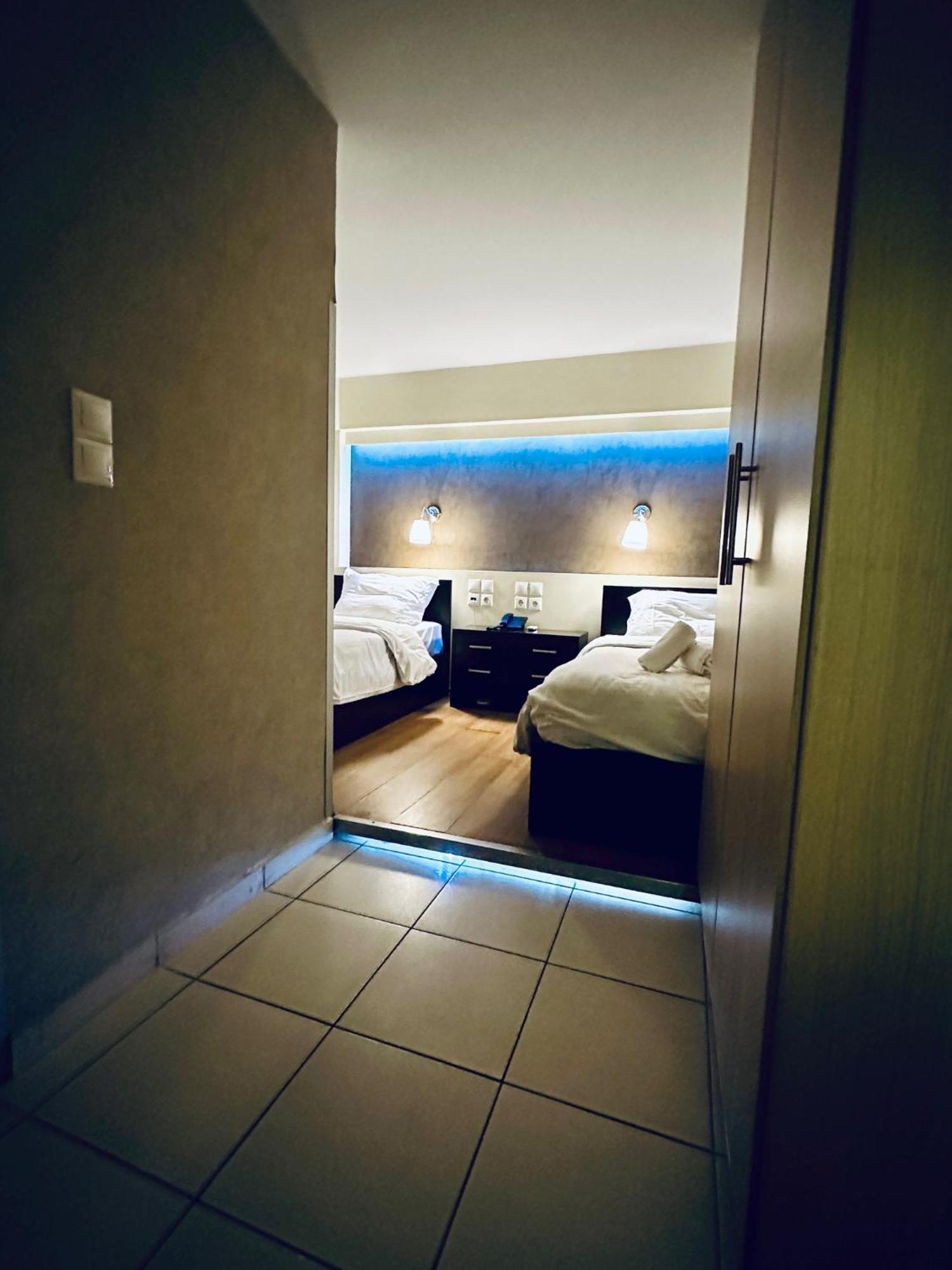 Mc Queen Rooms & Apartments Atene Esterno foto