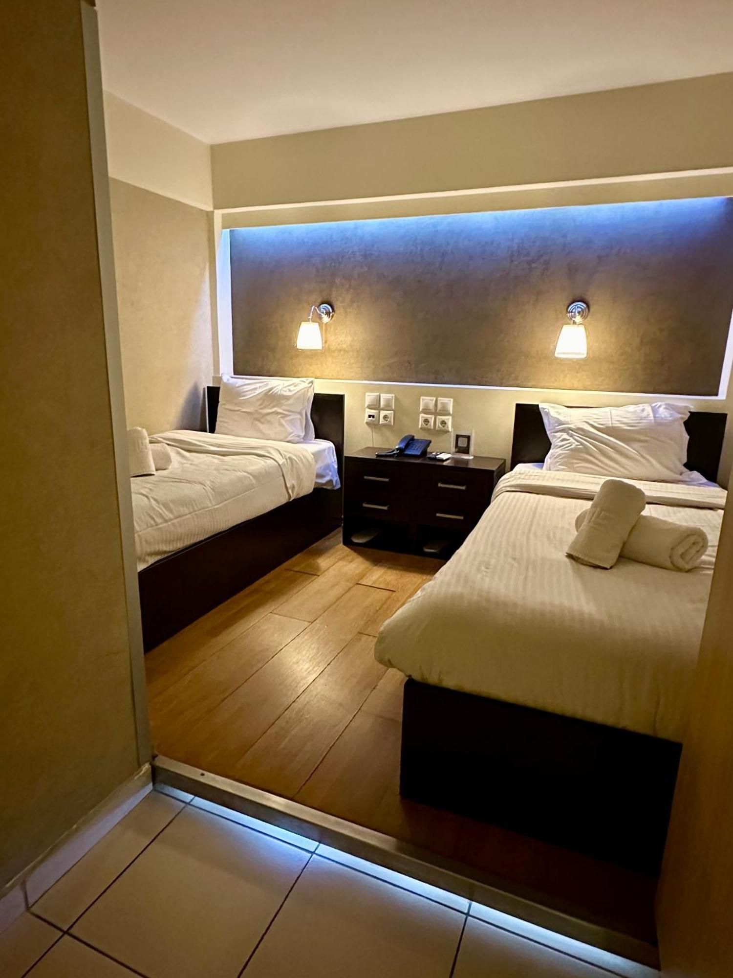Mc Queen Rooms & Apartments Atene Esterno foto