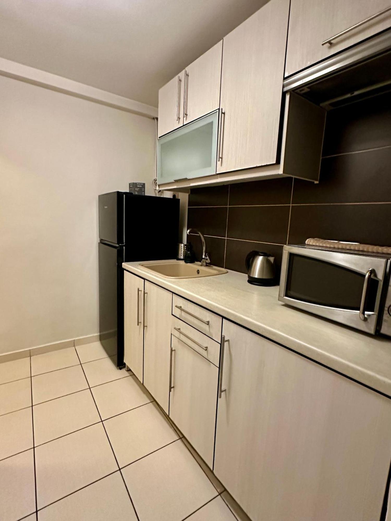 Mc Queen Rooms & Apartments Atene Esterno foto